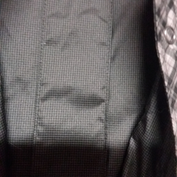 ⬇️ Nau Lightbeam water repellant recycled poly shirt/jacket - Picture 7 of 14